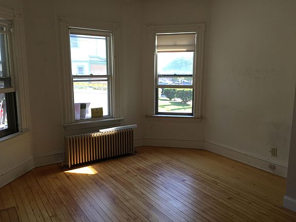 3rd image of 8 Bradley St #6-1