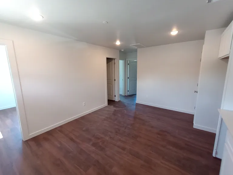404 SW Grand Blvd #1 — Photo 8