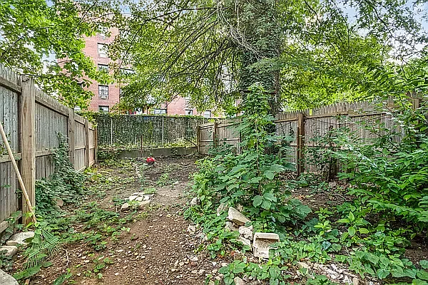 Rented by Safdie Realty Group | media 11