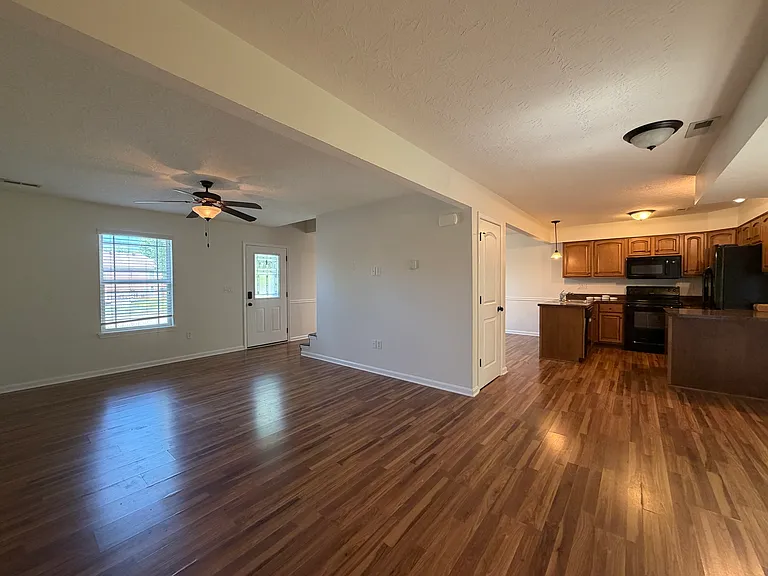 8214 Rachel Ln — Photo 3