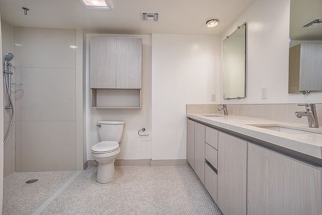 2nd image of 1539 Beloit Ave APT 109