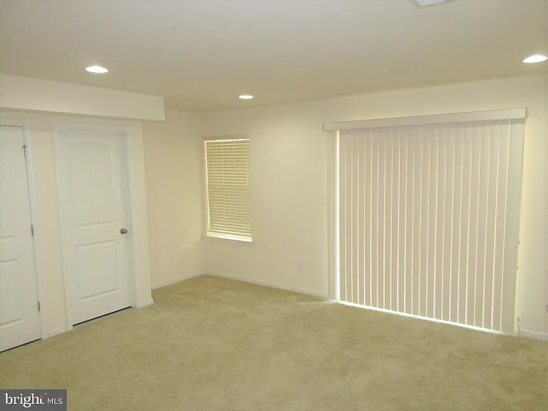 220 Jenny Dr — Photo 16
