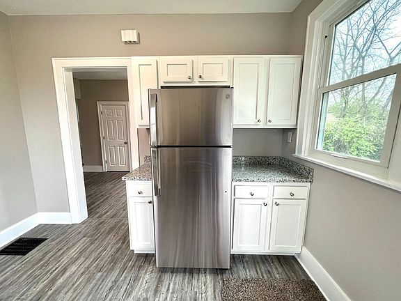 5th image of 3926 Standish Ave