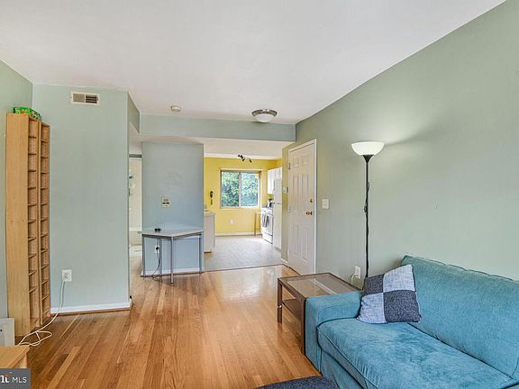 3rd image of 4212 Benning Rd NE APT 5