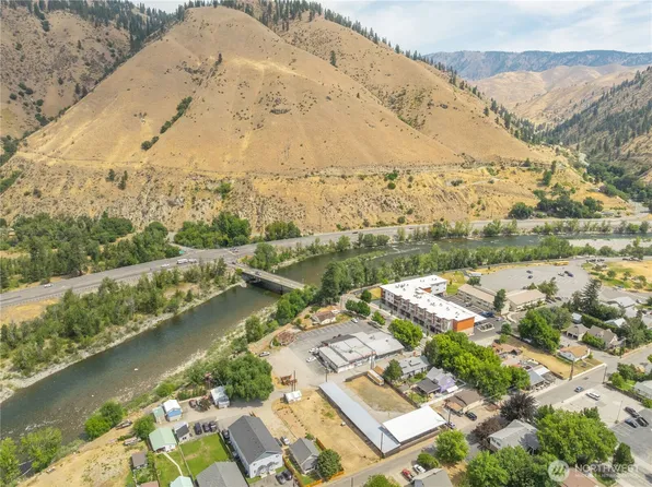 106 & 108 W Pleasant Avenue, Cashmere, WA 98815