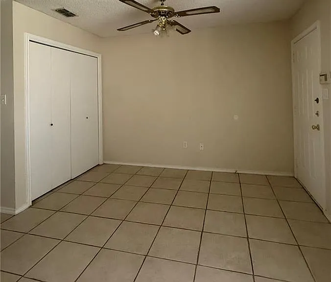 118-120 Gastel Cir #12 — Photo 6