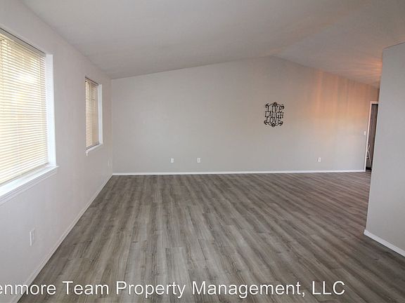 3rd image of 4840 Holly Way