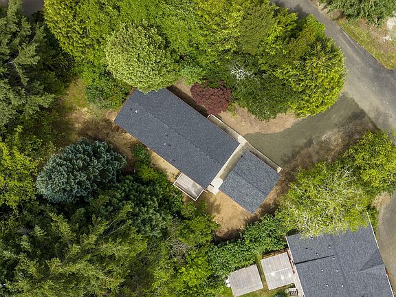 4th image of 318 SE 127th Dr