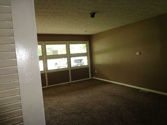 4th image of 4519 Beecher Ave