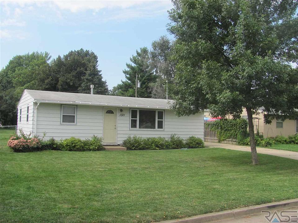 1021 N Lyndale Ave, Sioux Falls, SD 57104 Zillow
