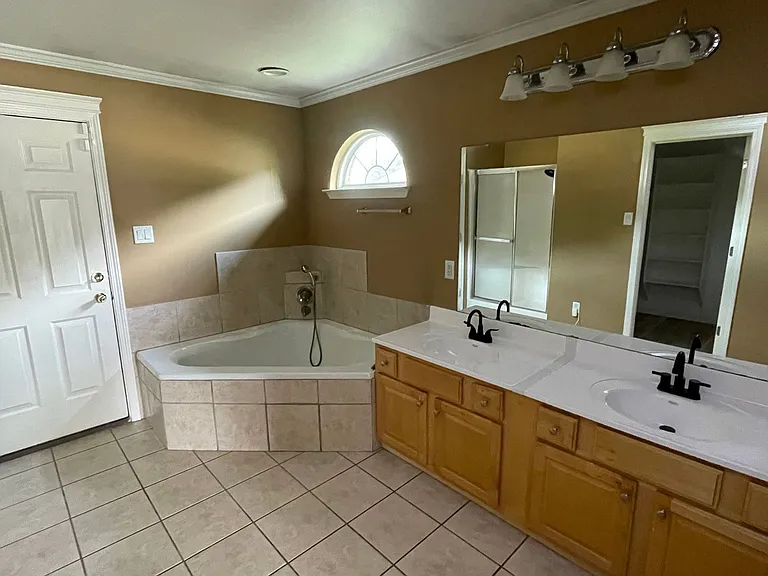 13823 Harold Dr — Photo 5