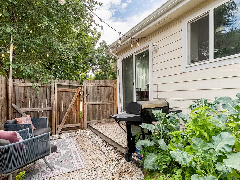 1377 W Alaska Pl — Photo 9