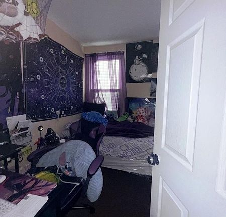 5th image of 562 Summer St