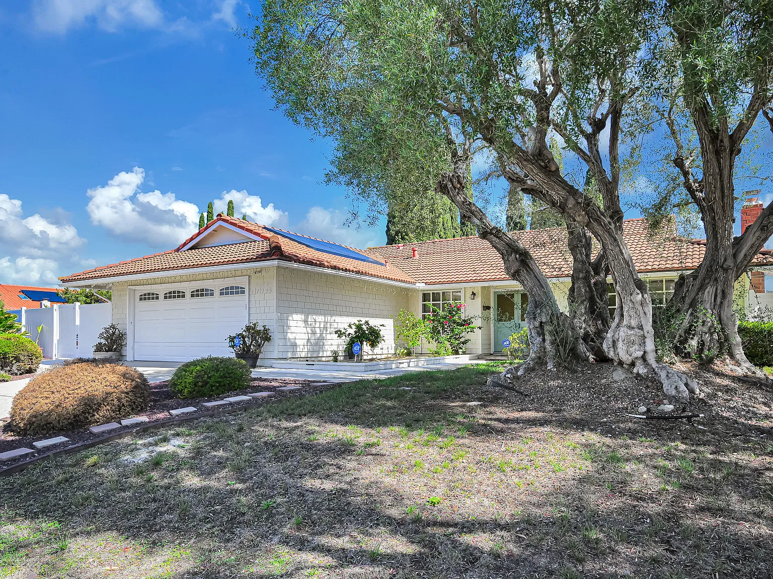 4 bed, 1849 sqft, $5,495 — Photo 3