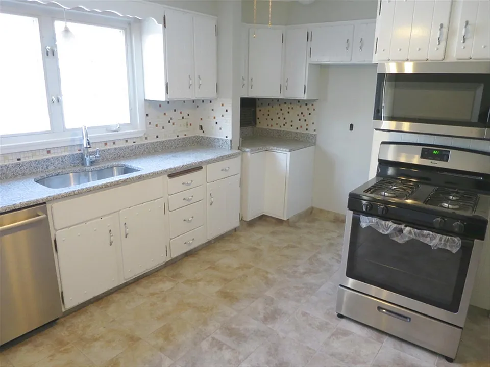 38 Sterling St #1