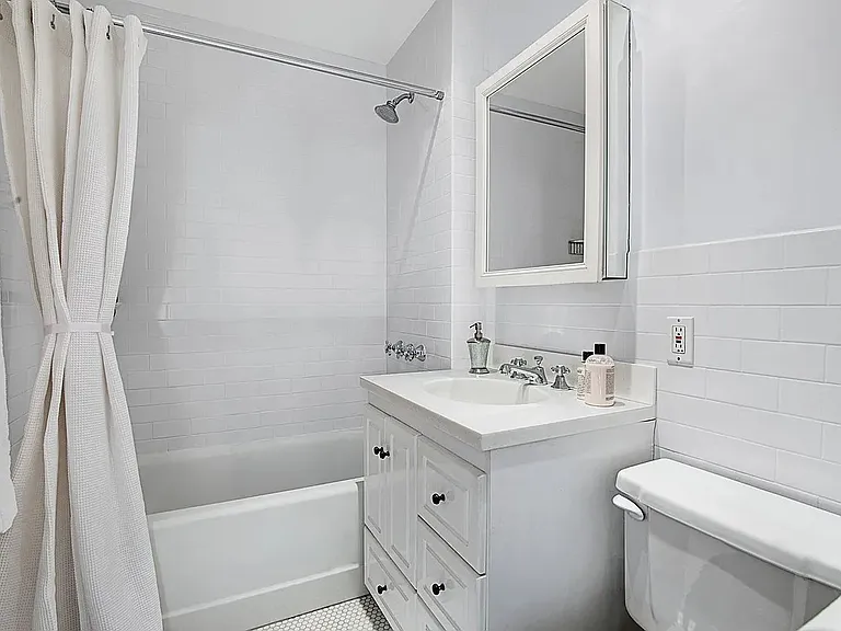 80 Elizabeth St #5F — Photo 6