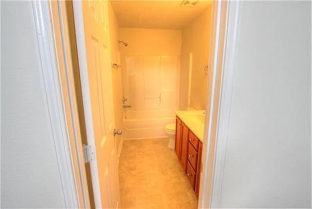 6019 Cullen Dr — Photo 6