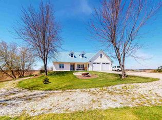 N2407 Manley Rd, Hortonville, WI 54944