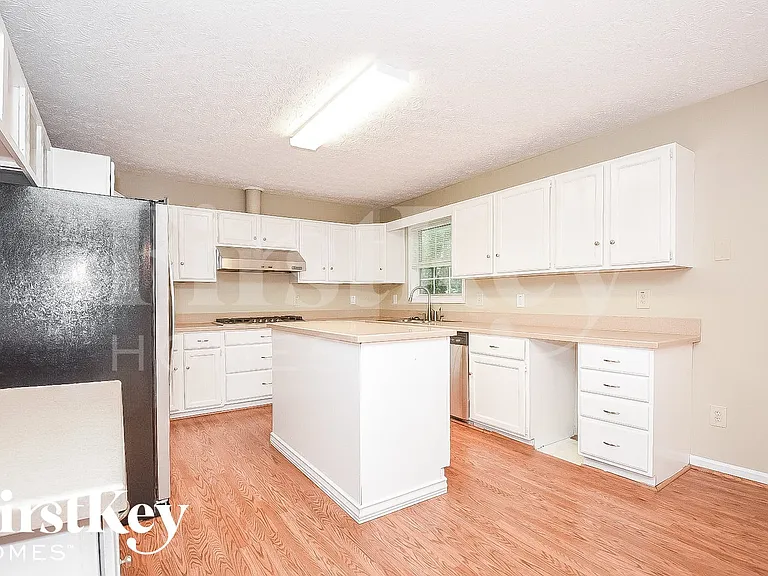 3954 Rock Mill Pkwy — Photo 7