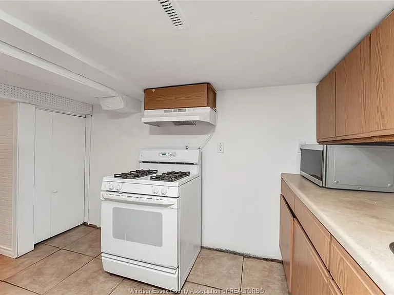 1236 Marentette Ave #LOWER — Photo 10