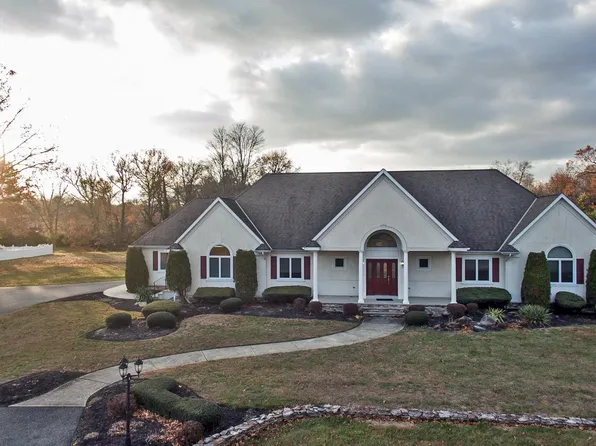 230 N Brewster Rd, Vineland, NJ 08361