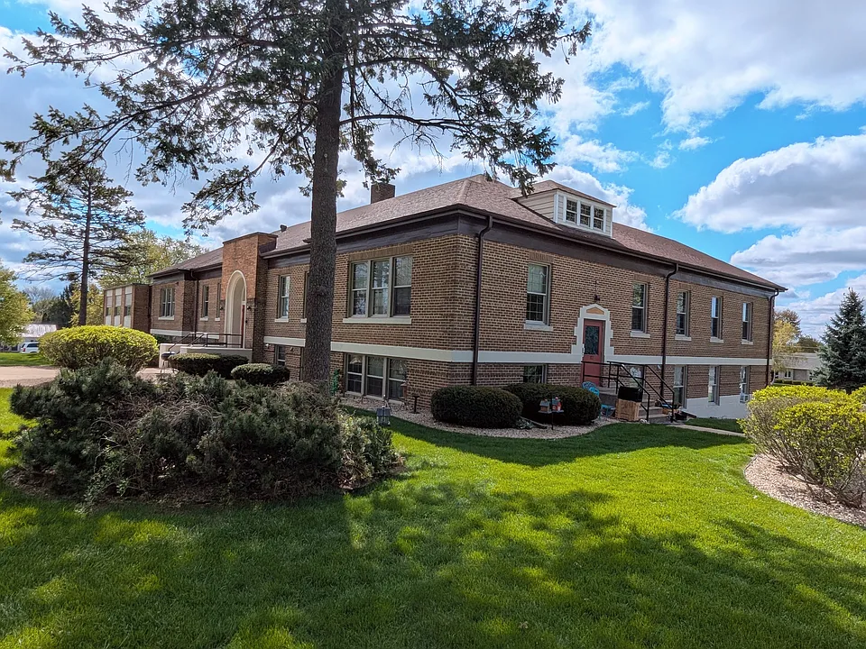 125 E North St