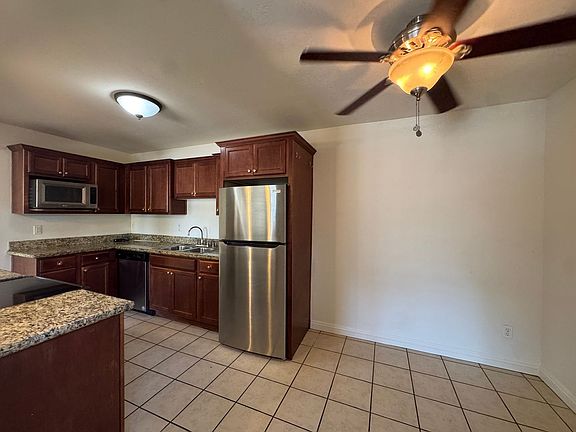 3rd image of 550 Graves Ave Unit 2