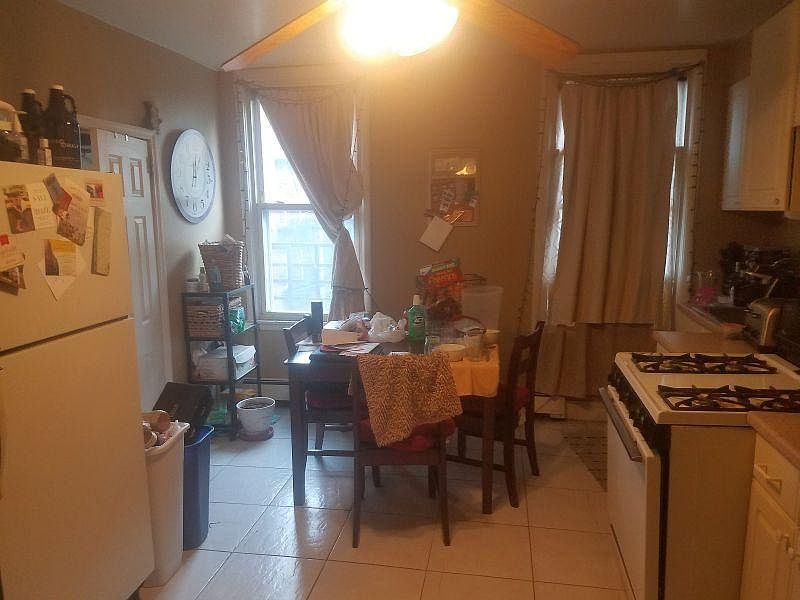 2nd image of 529 Willow Ave APT 3R