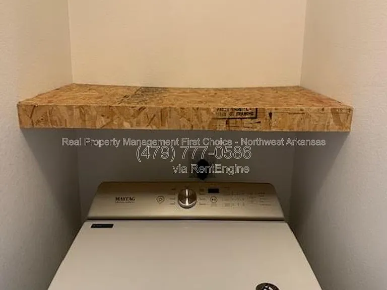 890 Sunflower St — Photo 10