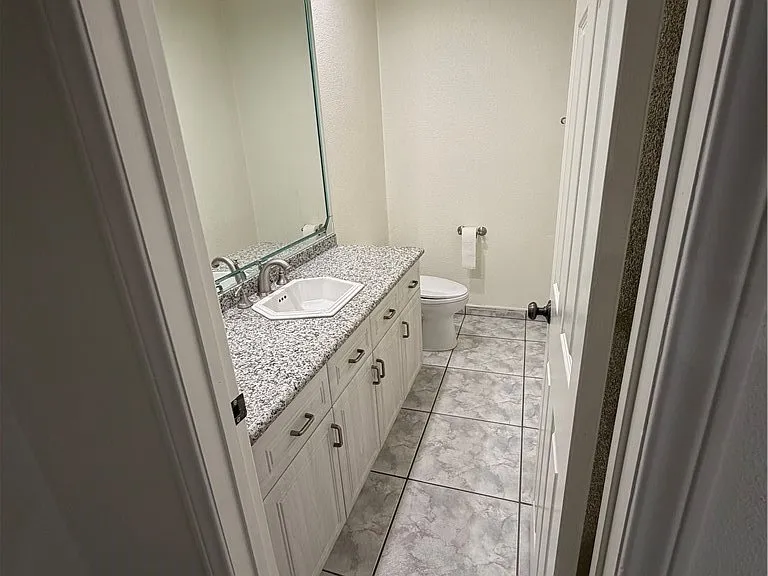 1501 N Maryland Ave — Photo 4