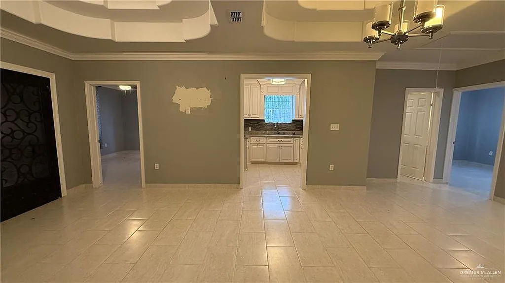 3 bed, 2.0 bath, 1189 sqft, $2,000 — Photo 4