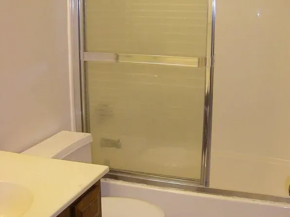 5561 SW Stonegate Ct, Topeka, KS 66606