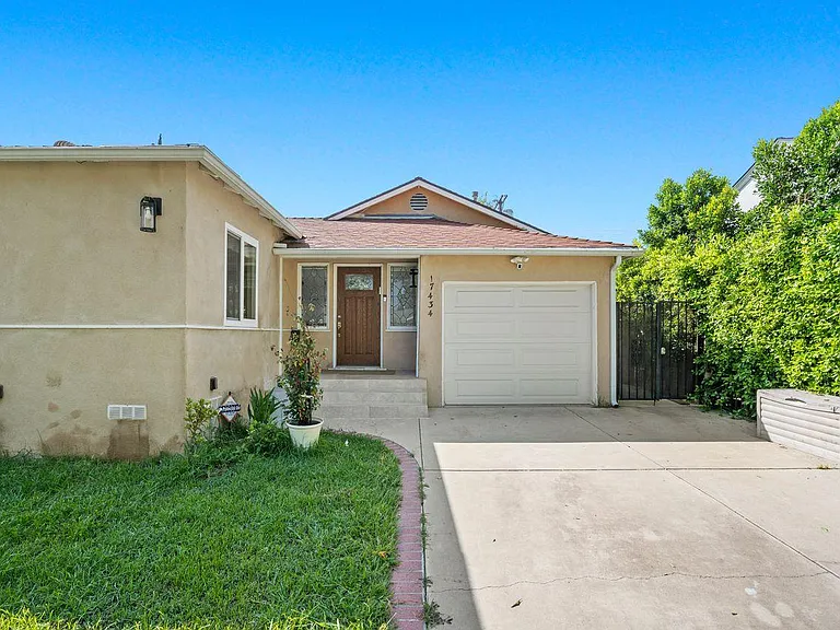 17434 Emelita St — Photo 5