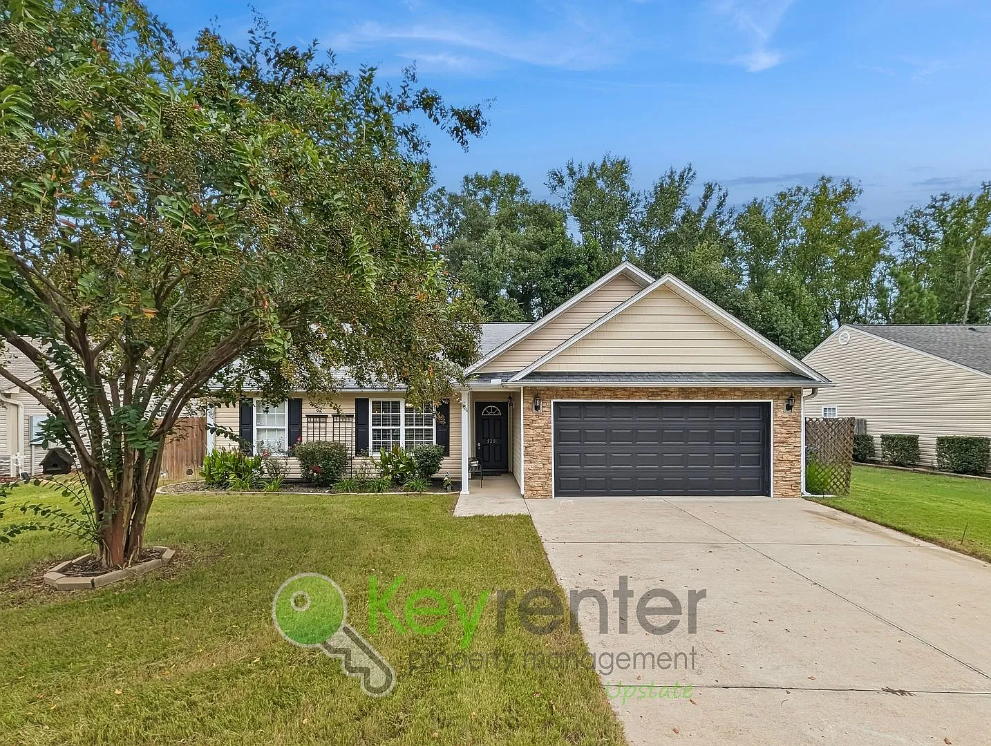 **Charming 3-Bedroom Home in Fountainbrook with Fenced Backyard & Community Pool** — Photo 2