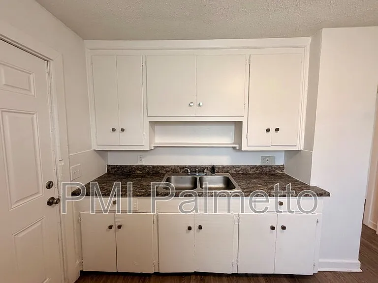 528 Jasper St — Photo 5
