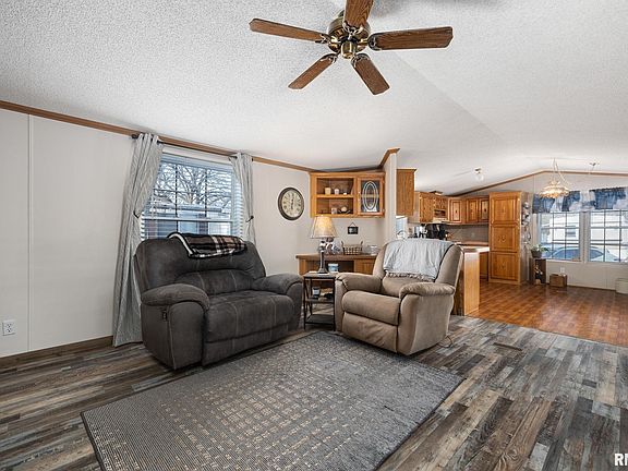 3rd image of 106 Poplar Dr