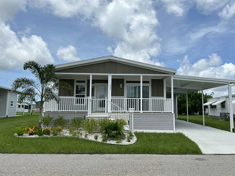 737 Pirates Rest Rd #737 — Photo 2