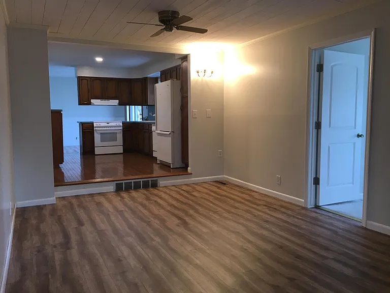 5260 Daniels Dr — Photo 13