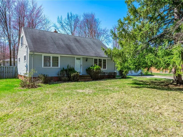 1470 E Ridgewood Dr, Seven Hills, OH 44131