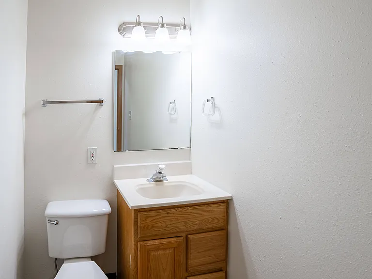 West Fargo, ND Sheyenne Terrace Townhomes | 415A | Bathroom