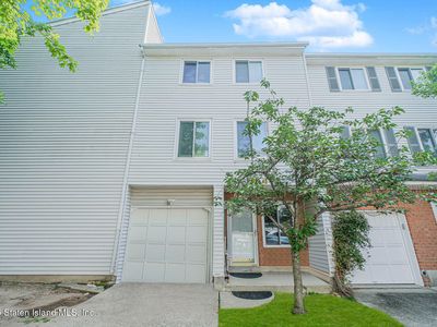 60 Ilyssa Way, Staten Island, NY, 10312