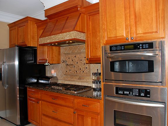 3rd image of 4001 Hanks Creek Ln