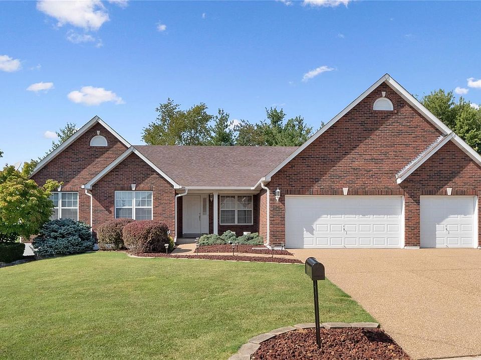 1st image of 912 Emerald Place Dr
