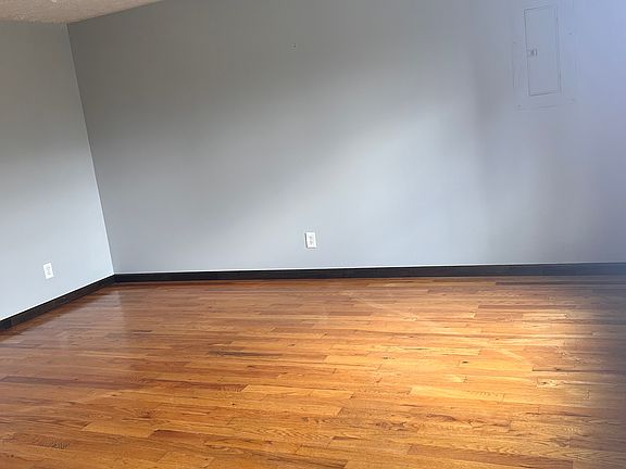 5th image of 207 Burns St