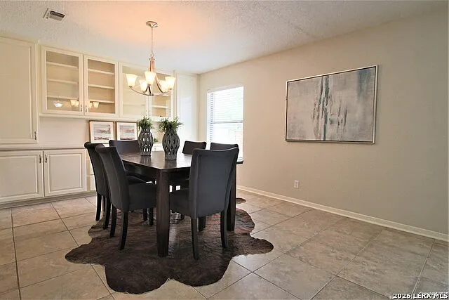 4 bed, 2049 sqft, $1,900 — Photo 3