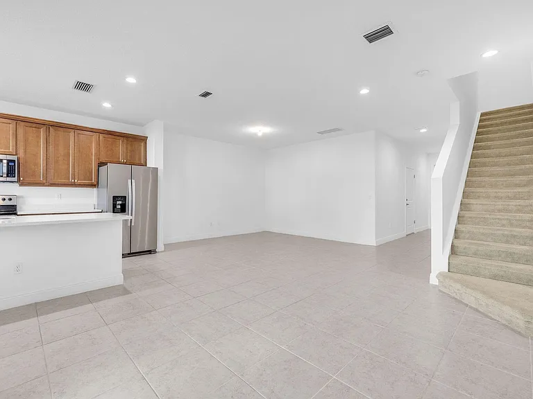 540 Sanderling Cir — Photo 5