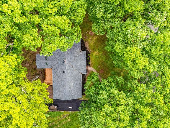 5th image of 94 N Lake Dr