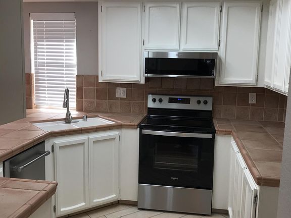 3rd image of 537 Oakborough Ave