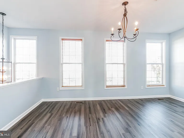 10329 Bridle Ct — Photo 8