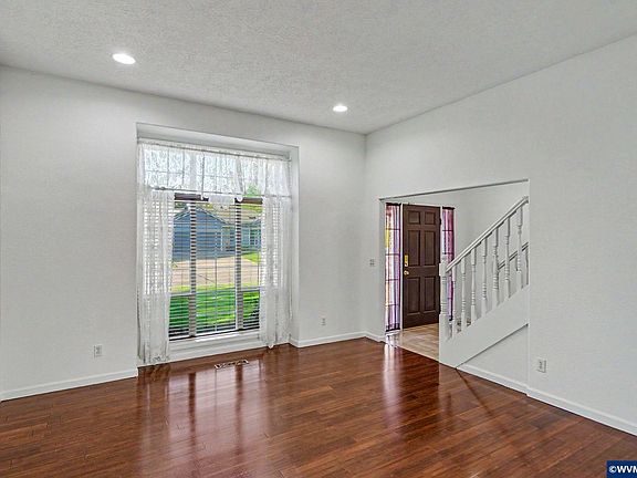 2nd image of 312 SW Cascade Meadow Dr